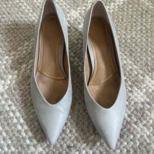 Vionic Josie gray kitten heels